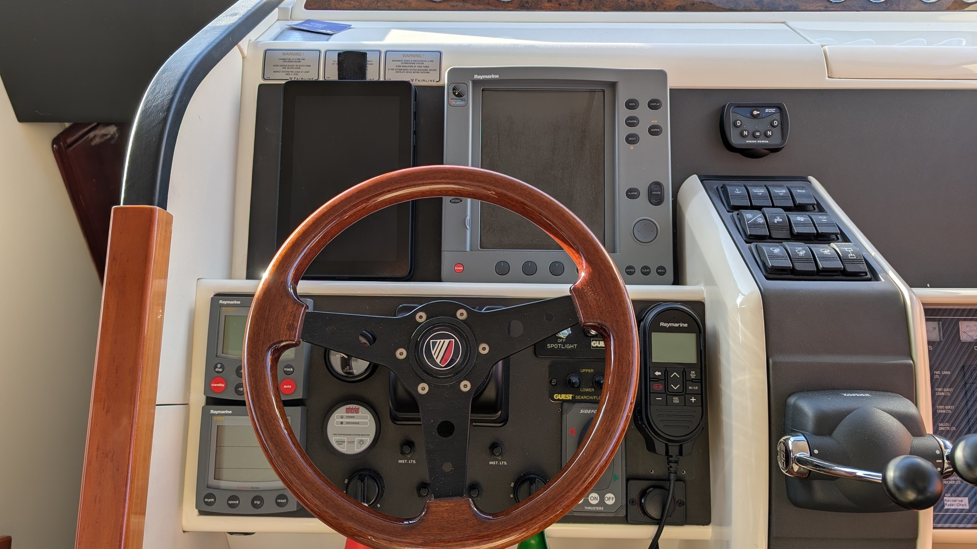 Orca Display 2 in surface charging mount at lower helm