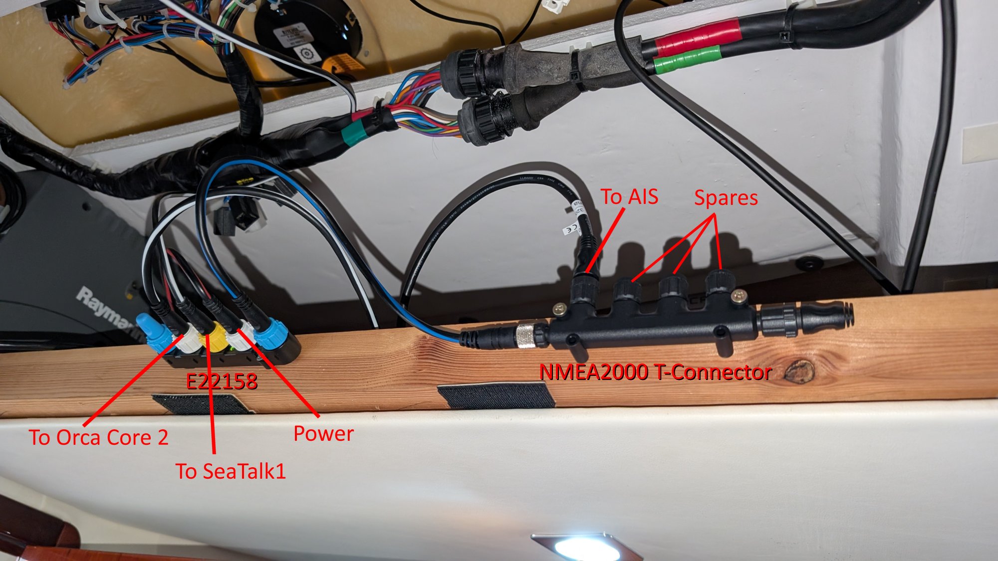 E22158 adapter and NMEA2000 T-Connector - installed
